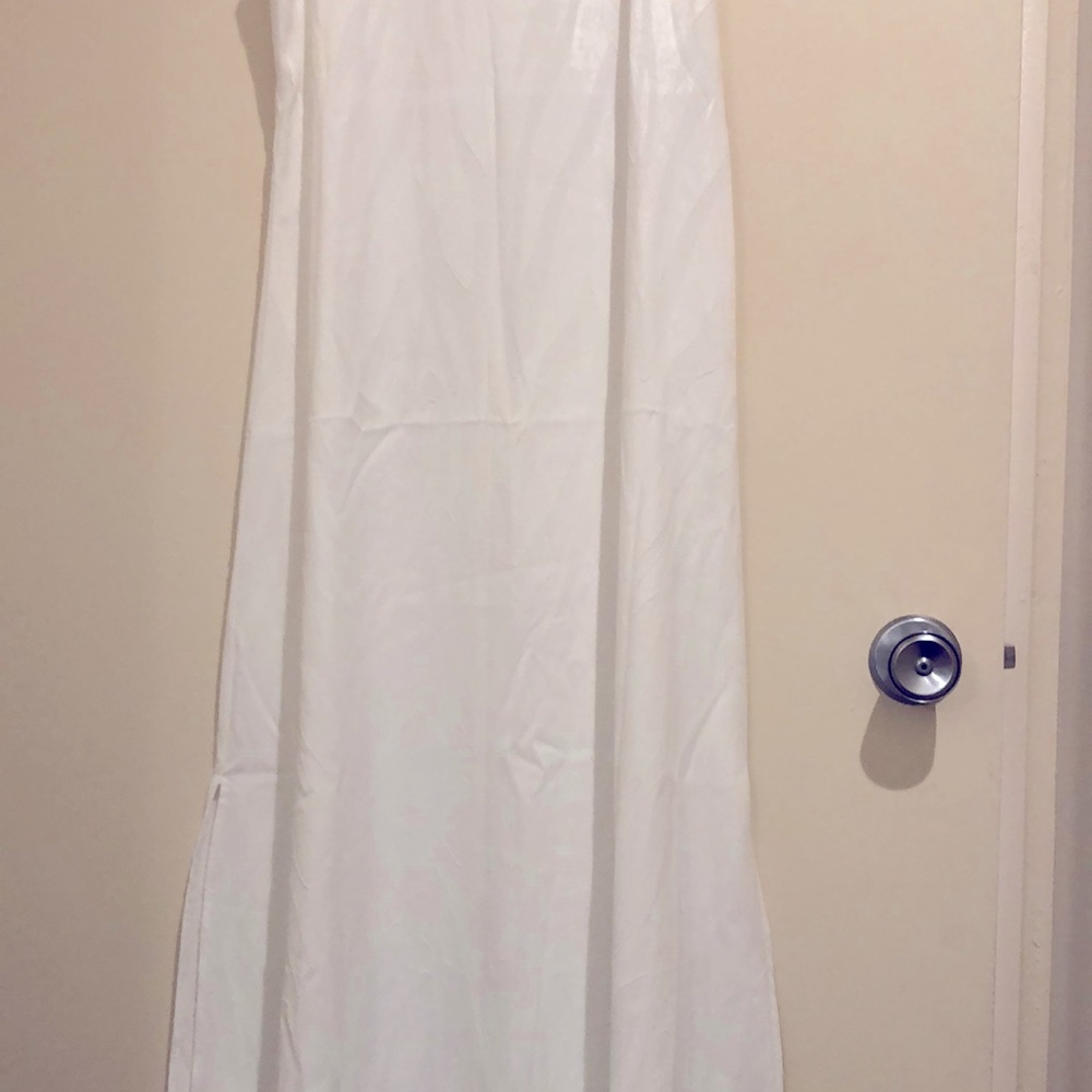 VINCE CAMUTO XS SLEEVELESS LINEN MAXI DRESS  IVORY. “ NEW”  $45 / $89